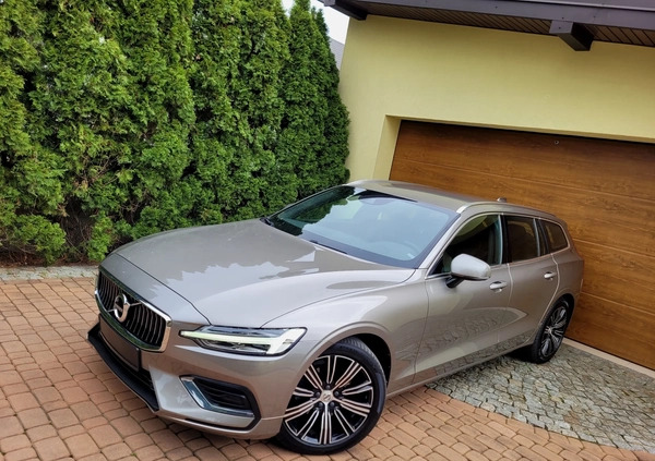 Volvo V60 cena 88800 przebieg: 198000, rok produkcji 2018 z Opoczno małe 742